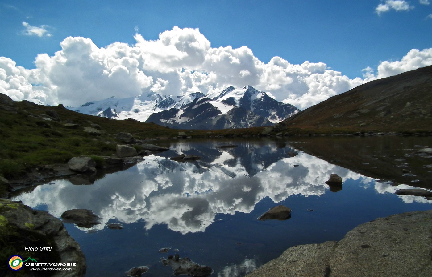 157 il Pizzo Tresero (3594 m) si specchia.JPG